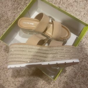 Brand new platform sandal